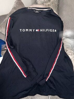 Tommy Hilfiger $20.00 5XL Long Sleeve Logo Tee Red & White Sleeve Stripes